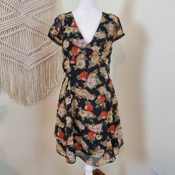 MISS ME Enchanted Black Floral Lace Dress! Size‎ Medium. - Picture 2 of 9